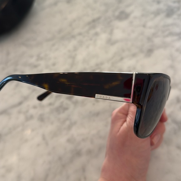 Prada Men’s Tortoise Sunglasses with Case and Cloth - Picture 4 of 11